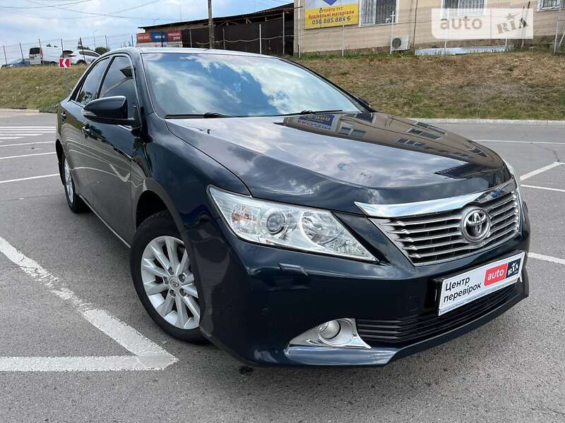 Седан Toyota Camry 2012 в Виннице