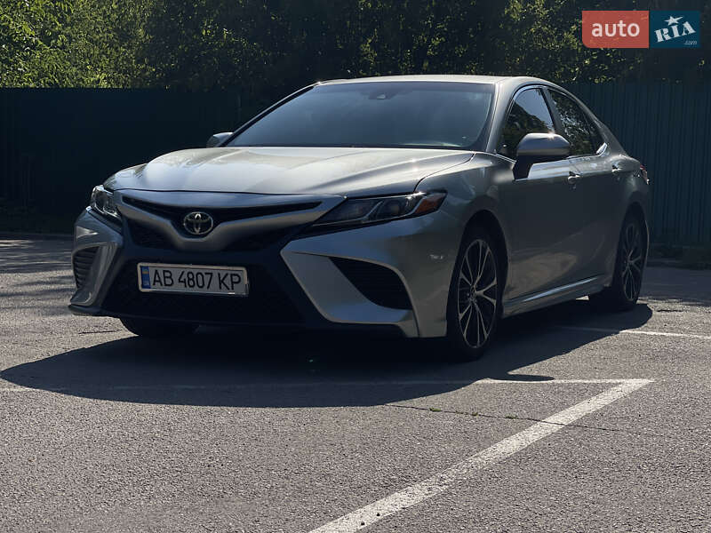 Седан Toyota Camry 2017 в 
