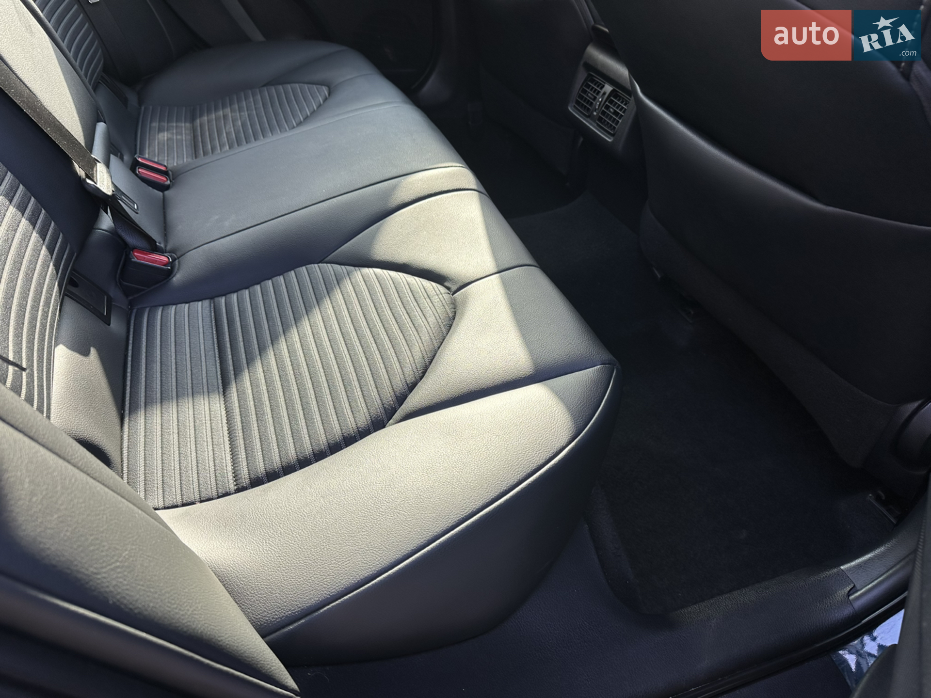 2019 Toyota Camry - мініатюра 14