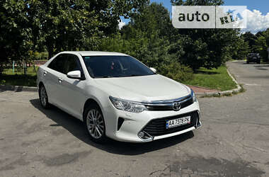 Седан Toyota Camry 2017 в Киеве