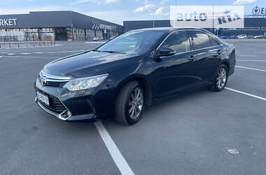 Седан Toyota Camry 2017 в Днепре