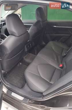 Седан Toyota Camry 2018 в 