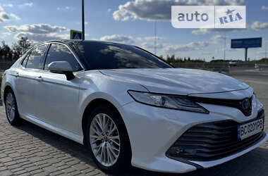 Седан Toyota Camry 2019 в Львові