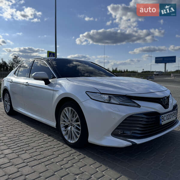 Toyota Camry 2019