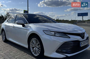 Седан Toyota Camry 2019 в 