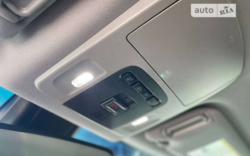 Седан Toyota Camry 2019 в Чернівцях