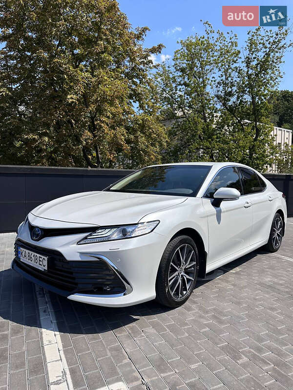 Toyota Camry 2021