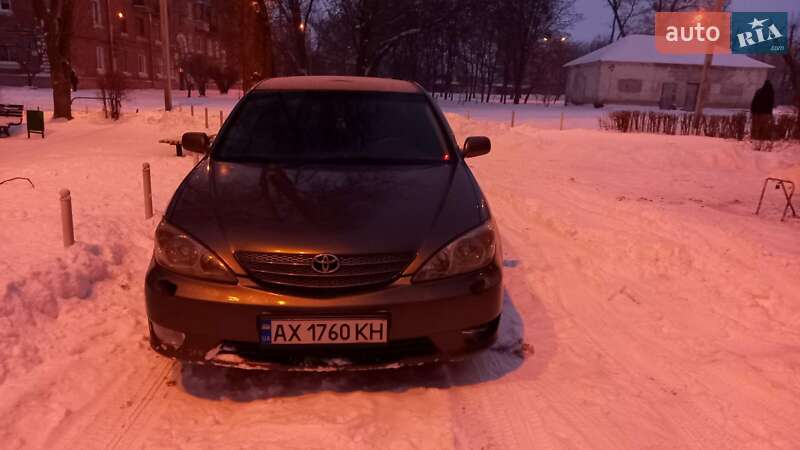 Седан Toyota Camry 2004 в Харькове