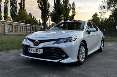 Седан Toyota Camry 2018 в Києві