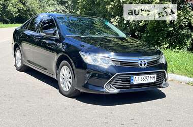 Седан Toyota Camry 2015 в Киеве