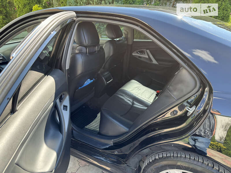 Седан Toyota Camry 2008 в Львові
