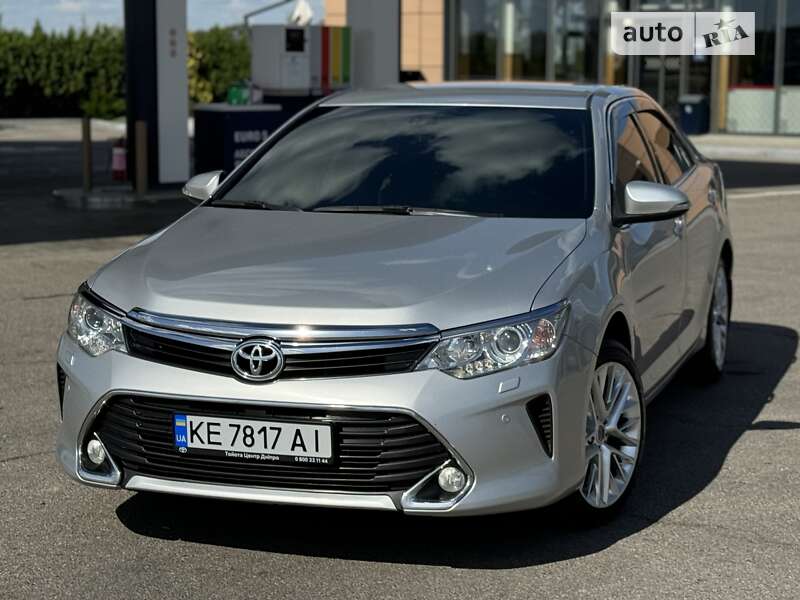 Седан Toyota Camry 2017 в Дніпрі