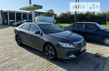 Седан Toyota Camry 2014 в Ивано-Франковске