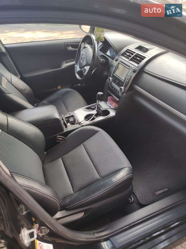 Седан Toyota Camry 2012 в Каменском
