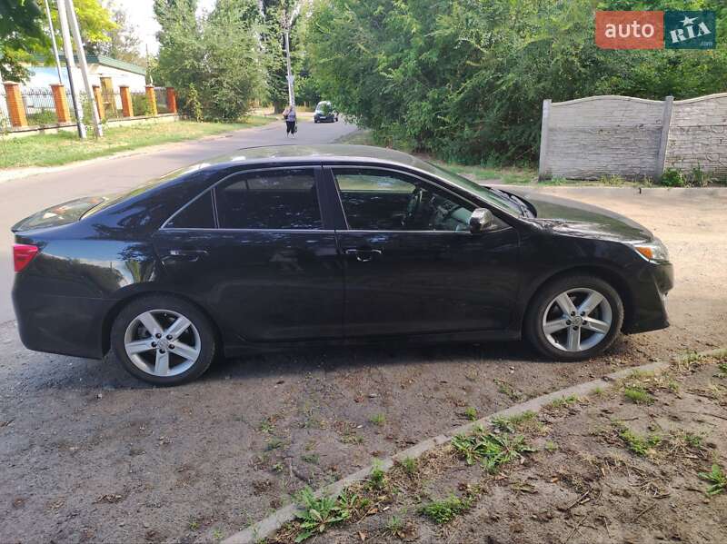 Седан Toyota Camry 2012 в Каменском