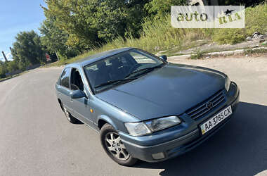 Седан Toyota Camry 2000 в Києві