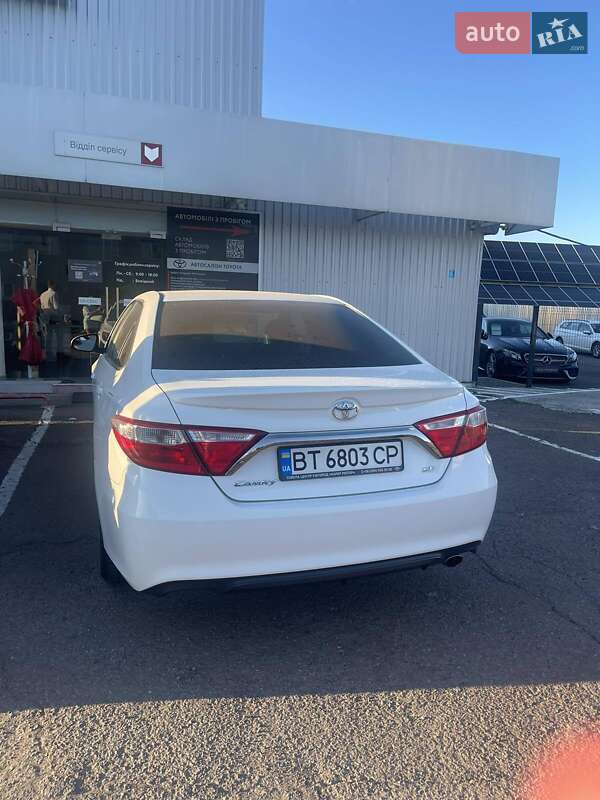 Седан Toyota Camry 2016 в Ужгороді