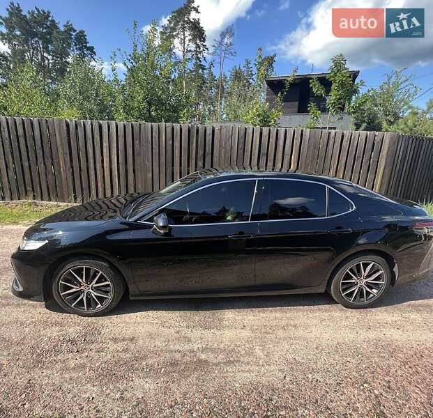 Седан Toyota Camry 2021 в Вышгороде