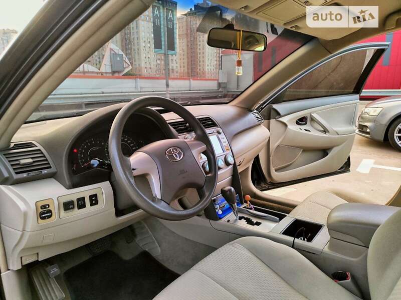 Седан Toyota Camry 2009 в Києві