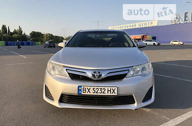 Седан Toyota Camry 2012 в Кам'янець-Подільському