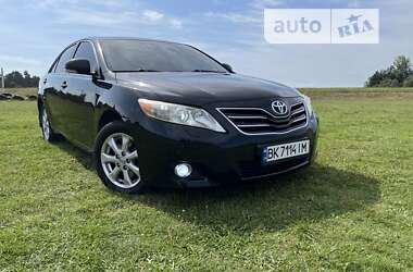 Седан Toyota Camry 2011 в Рівному