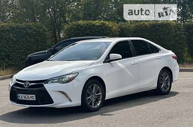 Седан Toyota Camry 2016 в Киеве