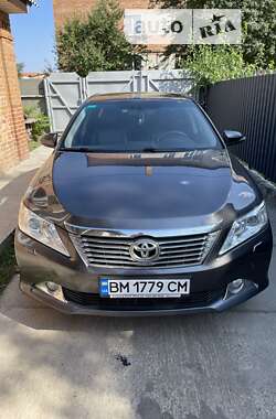 Седан Toyota Camry 2013 в Ромнах