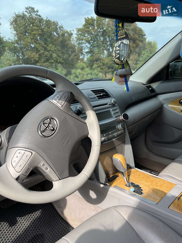 Седан Toyota Camry 2006 в Краматорске