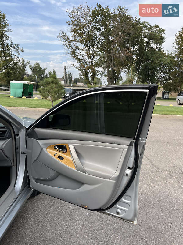 Седан Toyota Camry 2006 в Краматорске