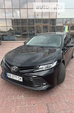 Седан Toyota Camry 2019 в Виннице