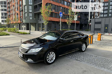 Седан Toyota Camry 2013 в Киеве