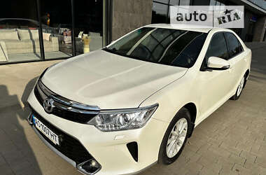 Седан Toyota Camry 2016 в Ужгороде