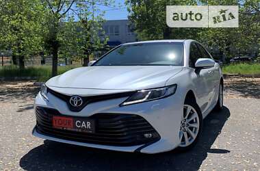 Седан Toyota Camry 2019 в Киеве