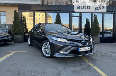 Седан Toyota Camry 2019 в Киеве