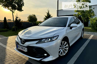 Седан Toyota Camry 2020 в Ужгороді