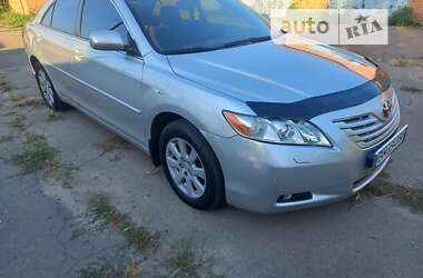 Седан Toyota Camry 2008 в Ромнах