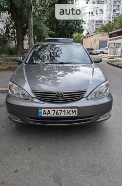 Седан Toyota Camry 2003 в Киеве