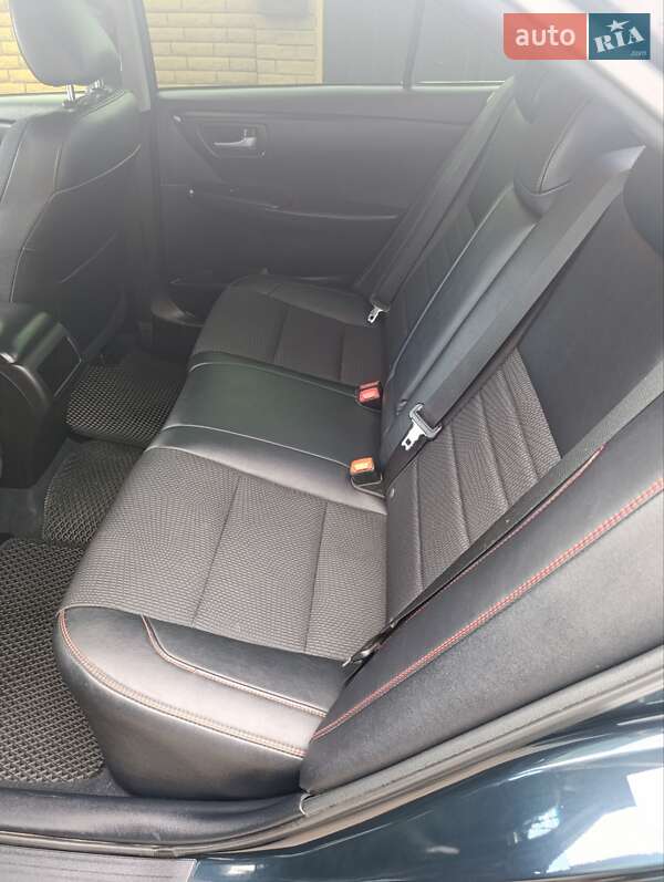Седан Toyota Camry 2017 в Житомирі
