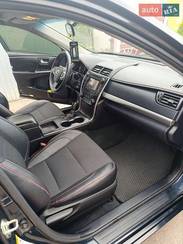 Седан Toyota Camry 2017 в Житомирі