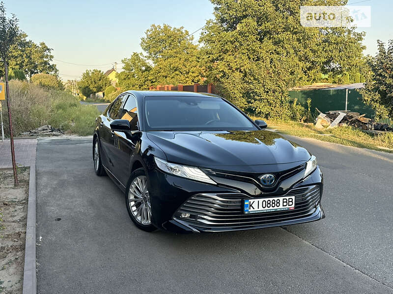 Седан Toyota Camry 2020 в Гатне