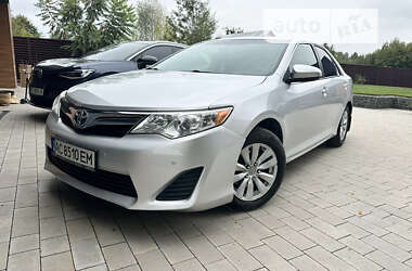 Седан Toyota Camry 2014 в Владимир-Волынском