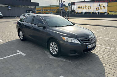 Седан Toyota Camry 2010 в Києві