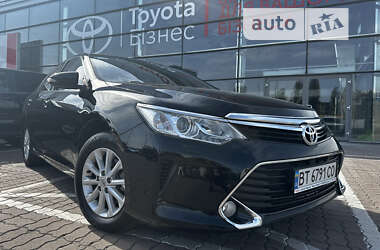 Седан Toyota Camry 2016 в Киеве