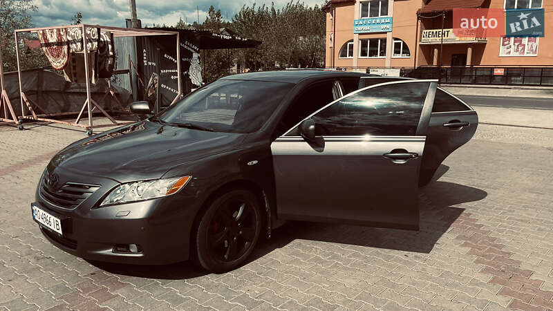 Седан Toyota Camry 2008 в Солотвине