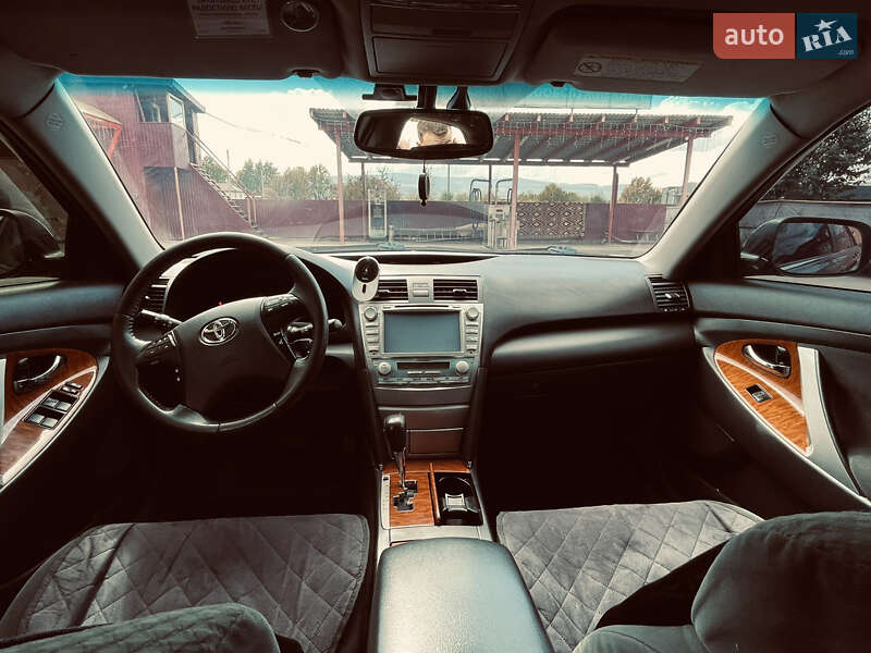 Седан Toyota Camry 2008 в Солотвине