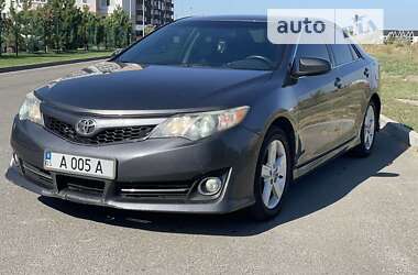 Седан Toyota Camry 2013 в Дніпрі