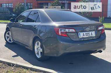 Седан Toyota Camry 2013 в Дніпрі