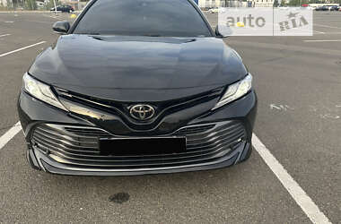 Седан Toyota Camry 2018 в Киеве