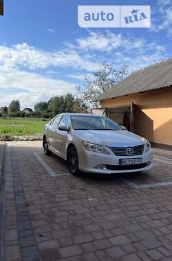 Седан Toyota Camry 2014 в Дрогобичі