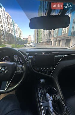 Седан Toyota Camry 2018 в Днепре